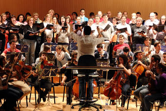 Assaig de l'Orquestra Filharmònica de la Universitat i el Cor Fecocova.